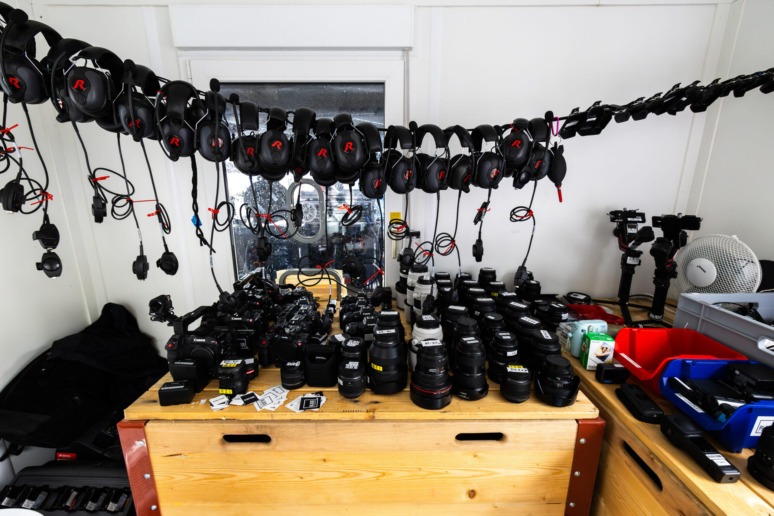 Canon Schweiz Black Frame Crew Street Parade 2023 Equipment