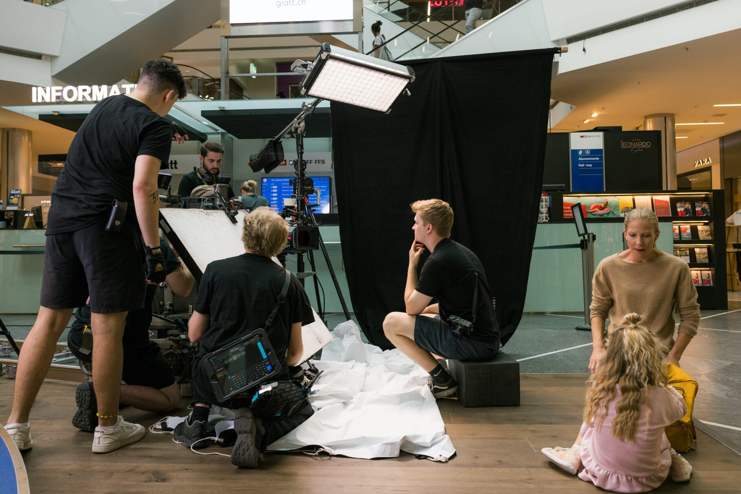 Glatt Entdeckungs Freude Werbekampagne Black Frame Behind the scenes