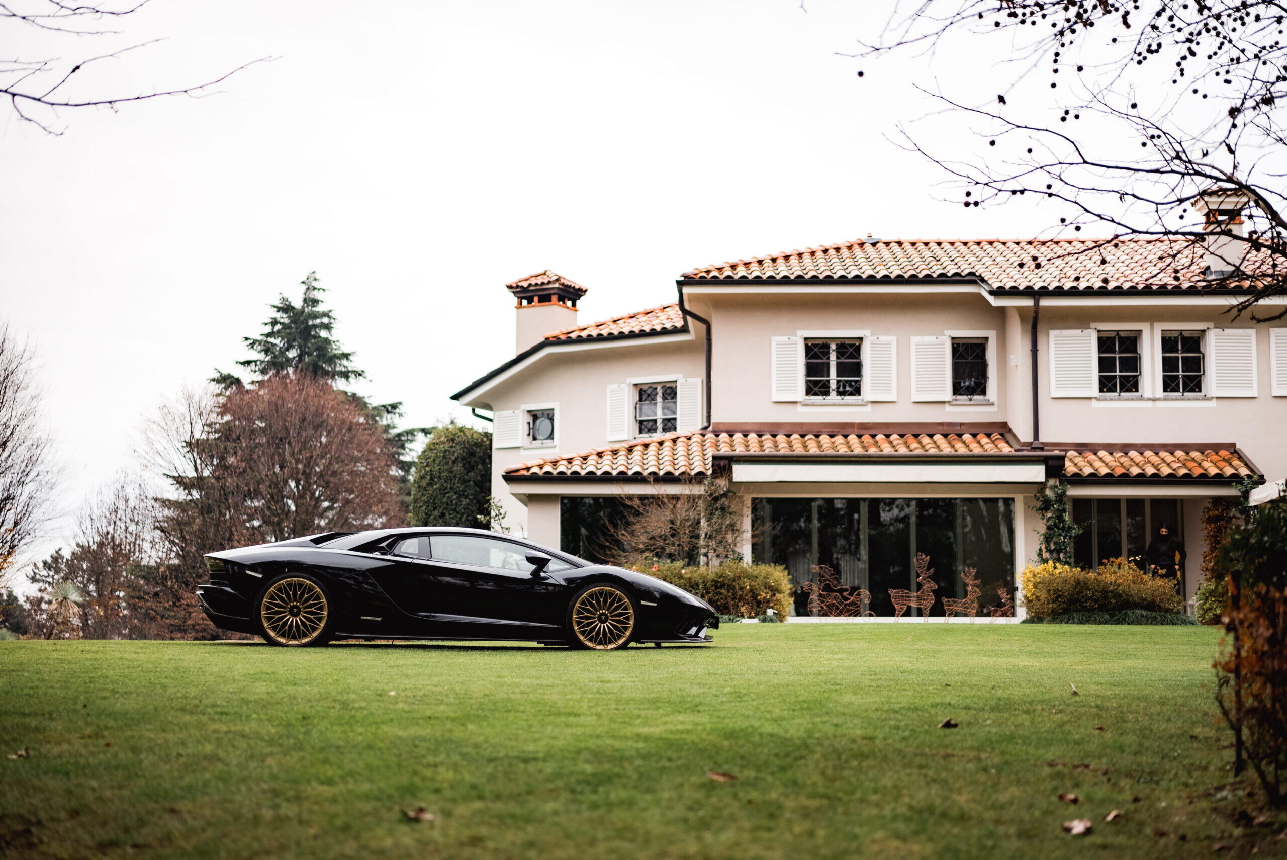 Lamborghini behind the scene black frame
